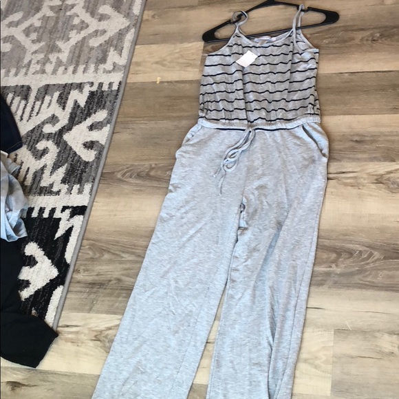 Jumpsuit - Picture 6 of 7